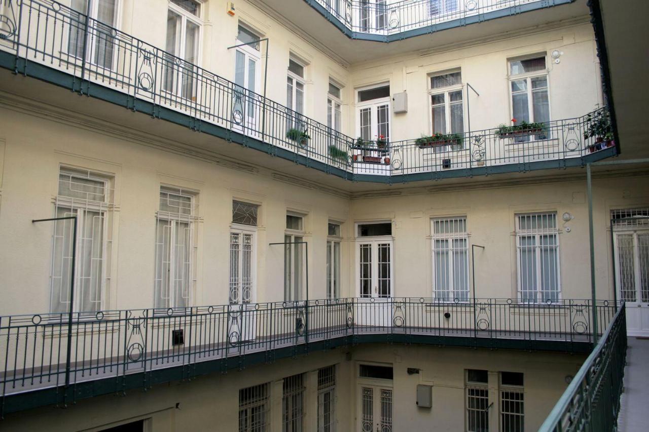 Central Ferenciek Apartments Budapeste Exterior foto
